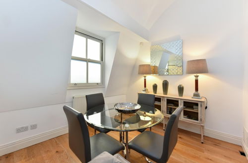 Photo 8 - Large South Kensington Mews 2 Bed 2 5 Bath House