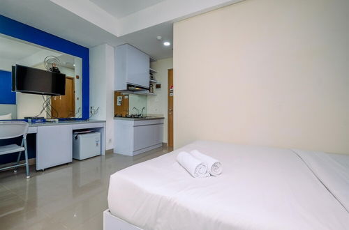 Photo 13 - Elegant Studio Apartment At B Residence Near Aeon Mall