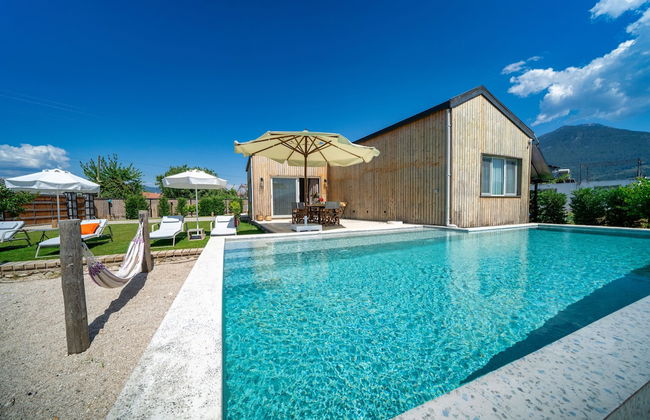 Jaden Farm House - Photo 1