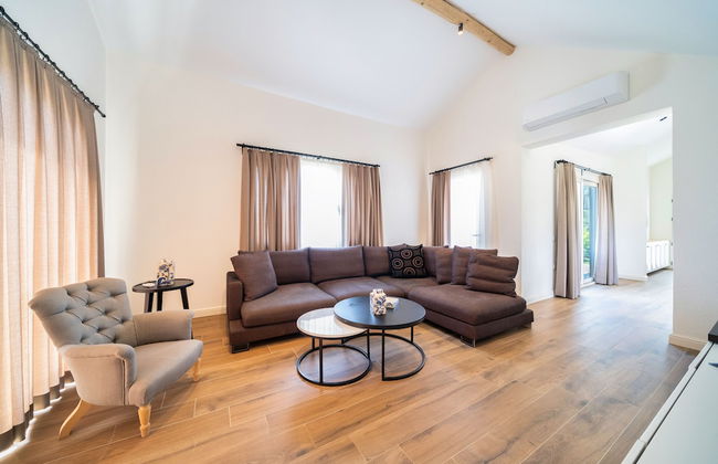 Jaden Farm House - Photo 9