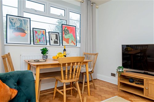 Photo 20 - Stunning 2-bed Apartment in Purley - Croydon Gem