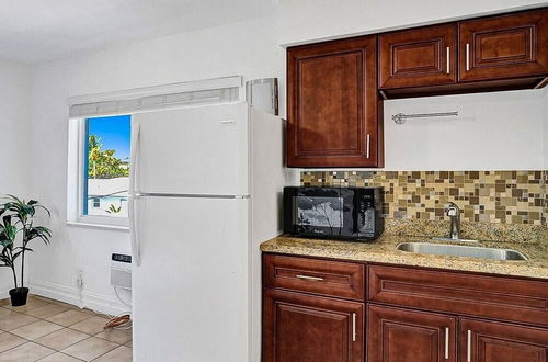 Photo 17 - Charming Studio Minutes From Hollywood Beach