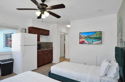 Photo 22 - Charming Studio Minutes From Hollywood Beach