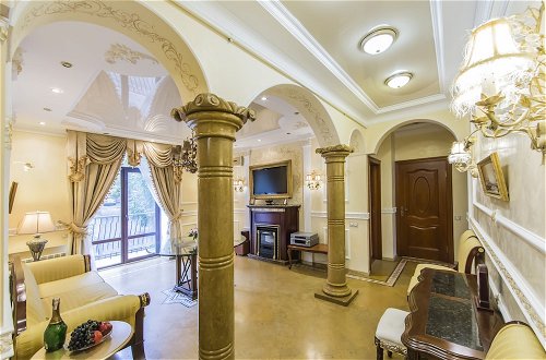Photo 12 - Luxurious Classic Apartment Bessarabka