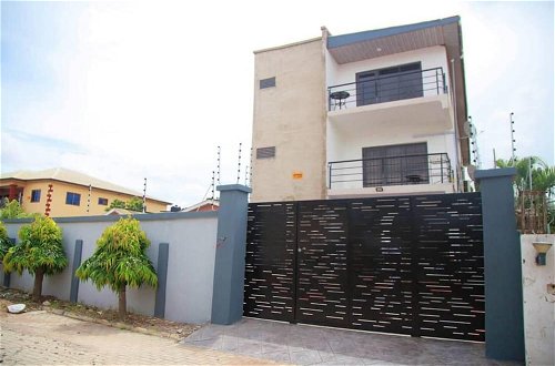Foto 15 - Captivating 2-bed Ensuite Apartment in Accra