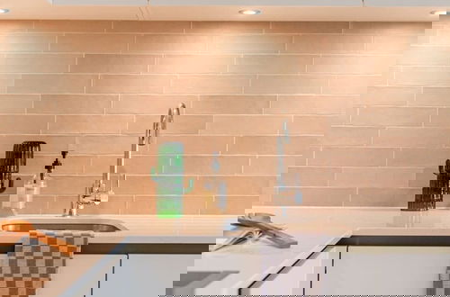 Foto 18 - Brand new Apartment With Terrace in Sky Garden