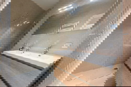 Foto 34 - Brand new Apartment With Terrace in Sky Garden