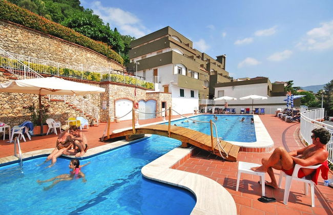 Holiday Flat in Pretty Residence With Communal Pool in Pietra Ligure - Foto 11