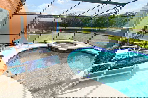Foto 5 - Upstay - Bungalow w Private Pool Hot Tub Lake View