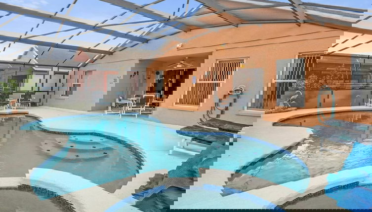 Foto 1 - Upstay - Bungalow w Private Pool Hot Tub Lake View