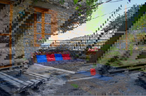 Photo 22 - Coastal Stone Residence With Spectacular Scenery
