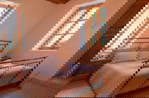 Photo 3 - Coastal Stone Residence With Spectacular Scenery