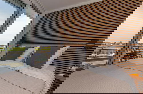 Foto 4 - Lush Apartment With Water Views