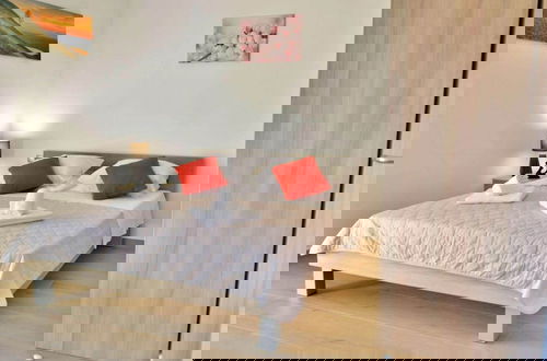 Foto 1 - Fancy Apartments Dream - Modern One Bedroom Apartment With Balcony and Sea View