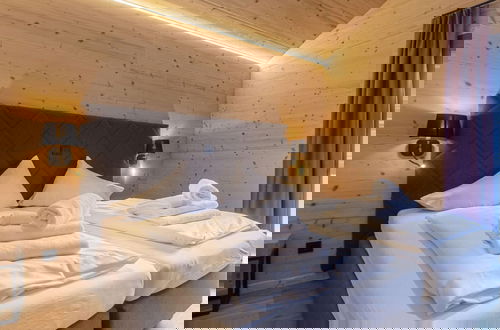 Foto 3 - Lush Chalet With Private Sauna
