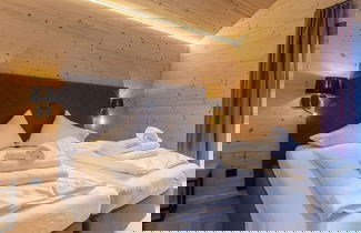Foto 3 - Lush Chalet With Private Sauna