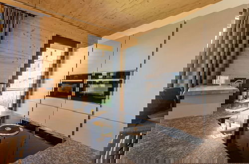 Foto 5 - Lush Chalet With Private Sauna