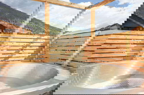 Foto 9 - Lush Chalet With Private Sauna