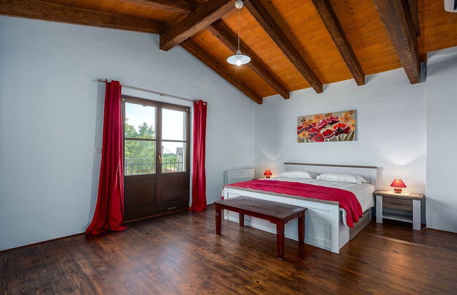 Beautiful Villa With Swimming Pool and Fenced Garden - Foto 3