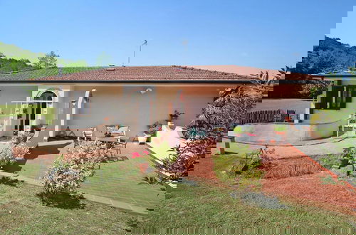 Photo 14 - Apartment Casa Paola With Pool in Camaiore