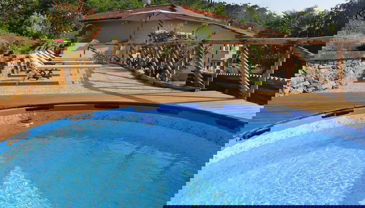 Photo 1 - Apartment Casa Paola With Pool in Camaiore
