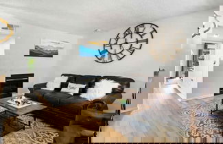 Foto 1 - Fantastic Renovated Condo Pool Downtown Fireplace