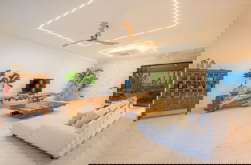 Foto 31 - Luxury 10br Beachfront Stunner With Private Pool