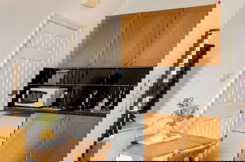 Photo 4 - Cosy Studio in Earls Court Flat 10