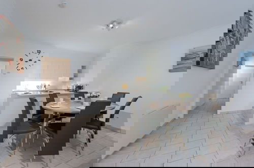 Foto 31 - Superb Apartment With sea View and Private Parking
