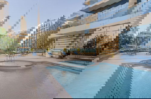 Foto 17 - Maison Privee - Modern Business Bay Retreat w/ Dubai Canal Views