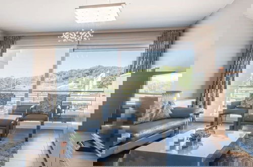 Foto 1 - Bright Apartment With Parking Near the Beach