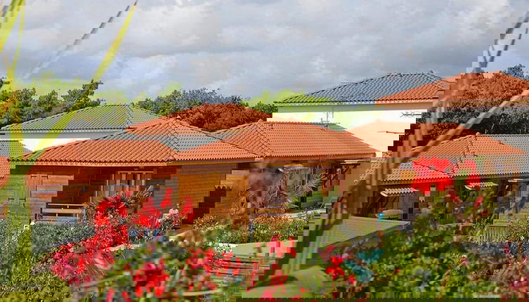 Foto 1 - Cassen Holiday House With Pool