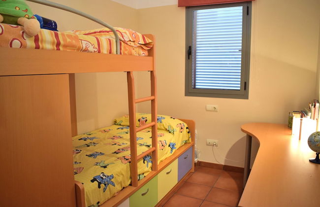Acogedor Apartamento con Piscina Comunitaria Marina Sant Jordi - Photo 5
