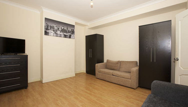 Photo 1 - Colebert Avenue Apartment