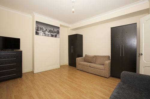 Photo 1 - Colebert Avenue Apartment