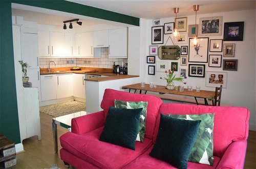 Foto 6 - Stylish Cozy Apartment near Trendy Shepherd's Bush