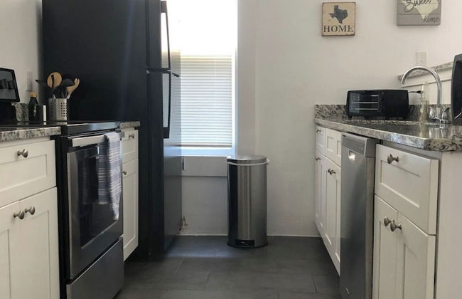 Find Your Comfort at Downtown Cozy 2br/2ba - Photo 10