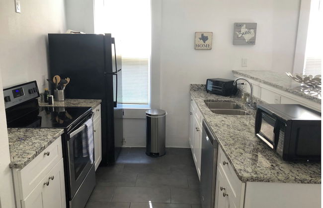 Find Your Comfort at Downtown Cozy 2br/2ba - Photo 8