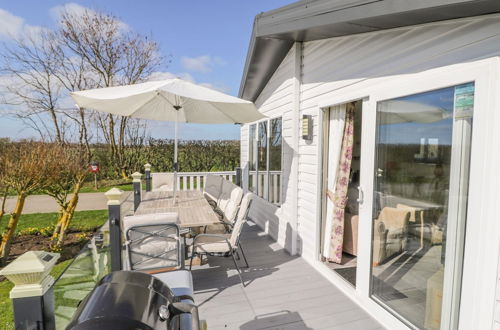 Photo 12 - Superb Detached Lodge Located on Skipsea Sands