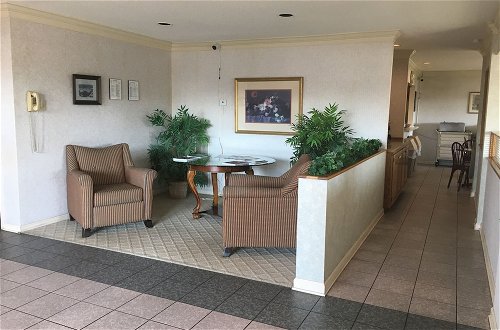 Foto 51 - Ambassador Inn And Suites