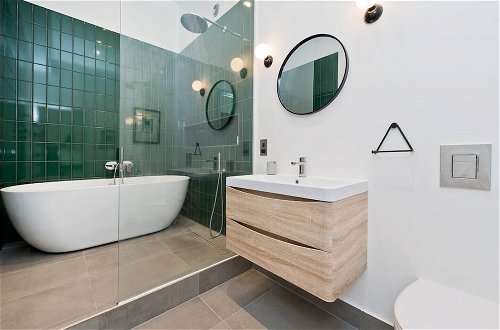 Photo 10 - Modern, Chic 1-bed in Notting Hill