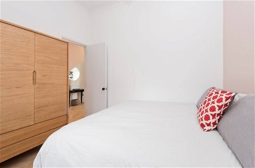 Photo 3 - Modern, Chic 1-bed in Notting Hill