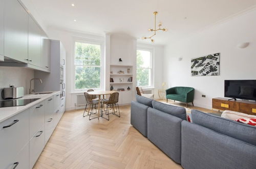 Photo 8 - Modern, Chic 1-bed in Notting Hill