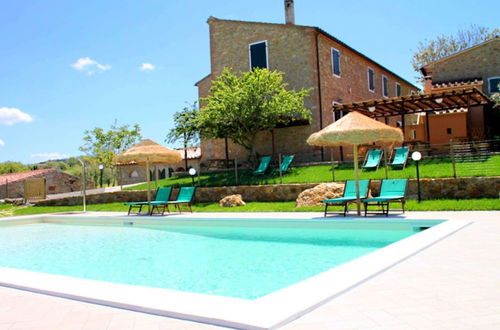 Foto 13 - Belvilla by OYO Tuscan Farmhouse With Private Pool