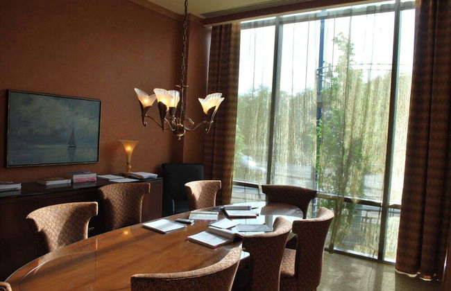 Charles River Executive Suites - Photo 38
