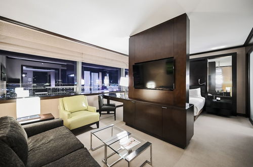 Photo 12 - StripViewSuites at Vdara