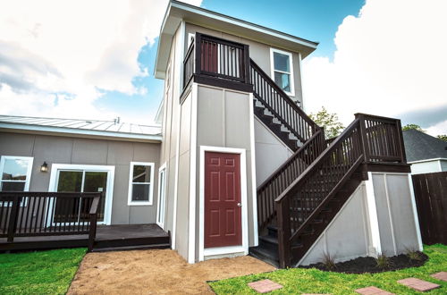 Photo 11 - Beautiful Guest House on New Built Home Near Downtown