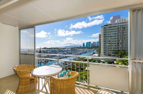Foto 78 - Spacious One Bedroom Harbor View Condos at Ilikai Marina With Private Balcony