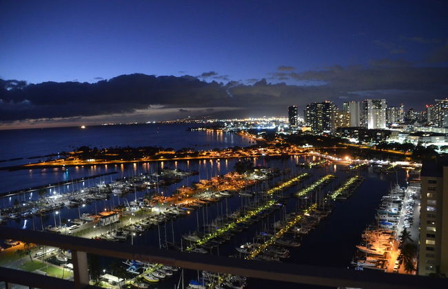 Spacious One Bedroom Harbor View Condos at Ilikai Marina With Private Balcony - Foto 78