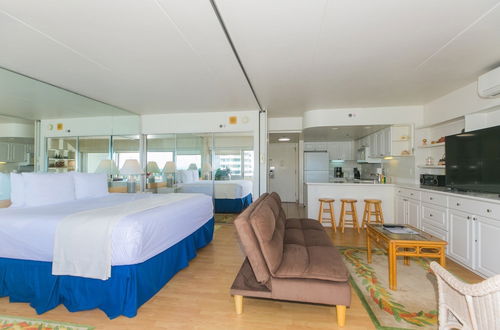 Photo 15 - Spacious One Bedroom Harbor View Condos at Ilikai Marina With Private Balcony